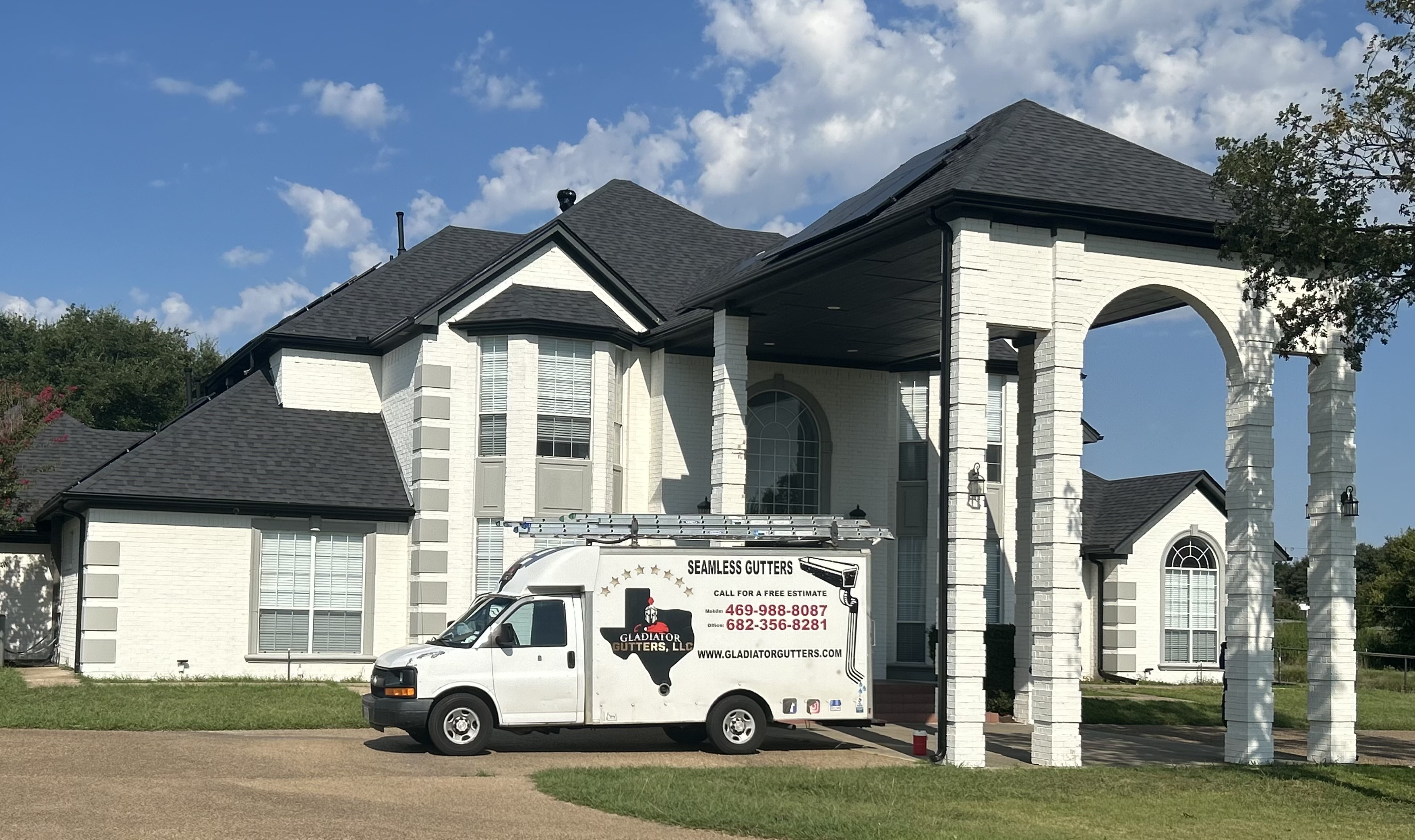 Seamless aluminum gutters installed in Mansfield, TX